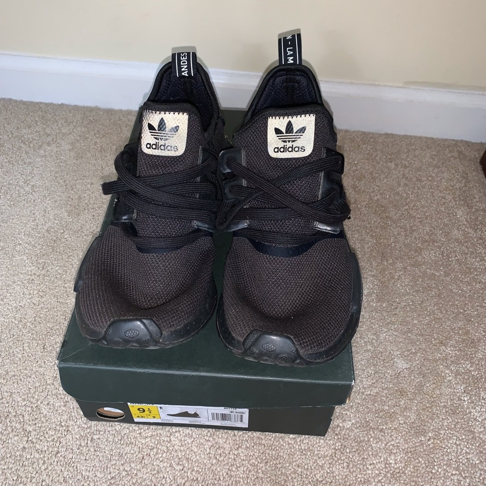 nmd r1 japan triple black